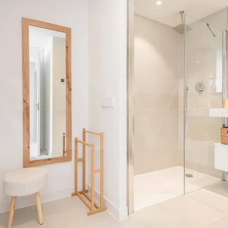 Spacious Gem With Terrace, Bbq And Pool Rems