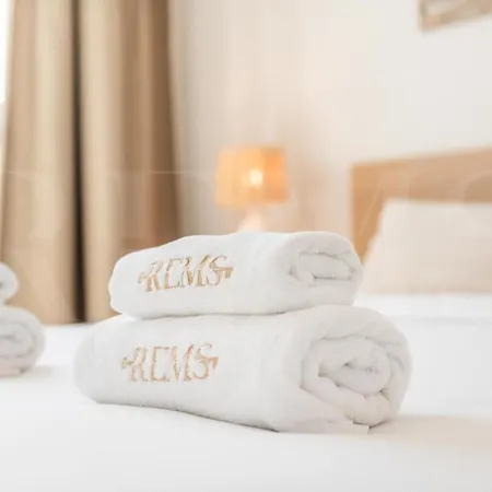 Spacious Gem With Terrace, Bbq And Pool Rems *