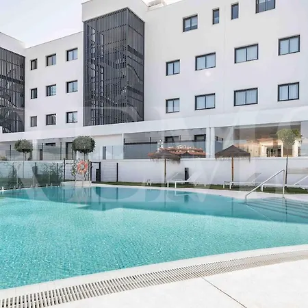 Spacious Gem With Terrace, Bbq And Pool Rems דירה