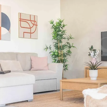 Spacious Gem With Terrace, Bbq And Pool Rems Apartment