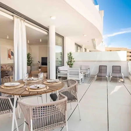 Apartment Spacious Gem With Terrace, Bbq And Pool Rems *