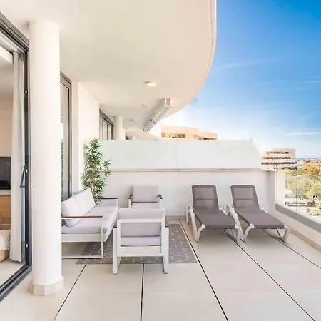 Spacious Gem With Terrace, Bbq And Pool Rems Apartment *