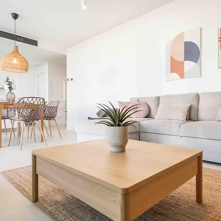 Apartment Spacious Gem With Terrace, Bbq And Pool Rems *