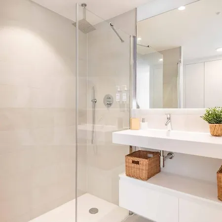 Spacious Gem With Terrace, Bbq And Pool Rems Apartment