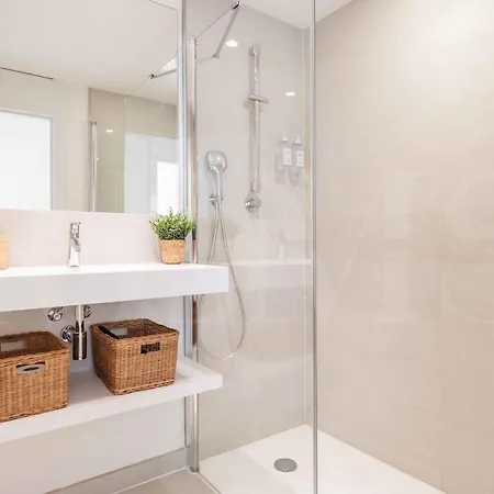 Spacious Gem With Terrace, Bbq And Pool Rems Appartement