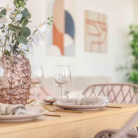 Appartement Spacious Gem With Terrace, Bbq And Pool Rems *